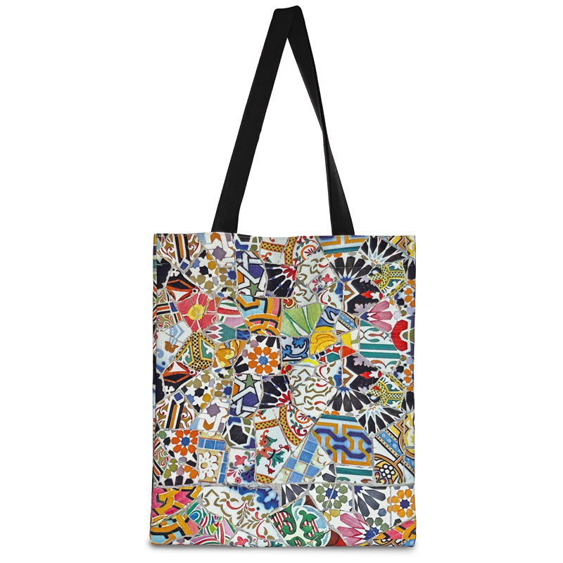 Shopper bag with a design inspired by Antoni Gaudí's mosaics