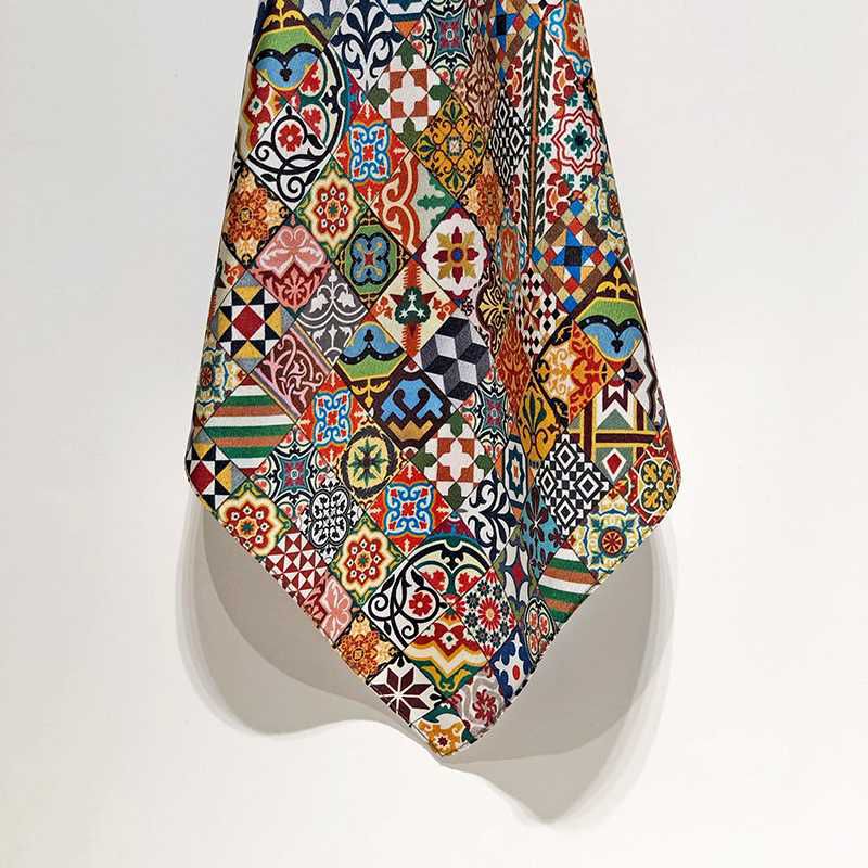 Pañuelo de bolsillo de seda de la colección Baldosas Modernistas