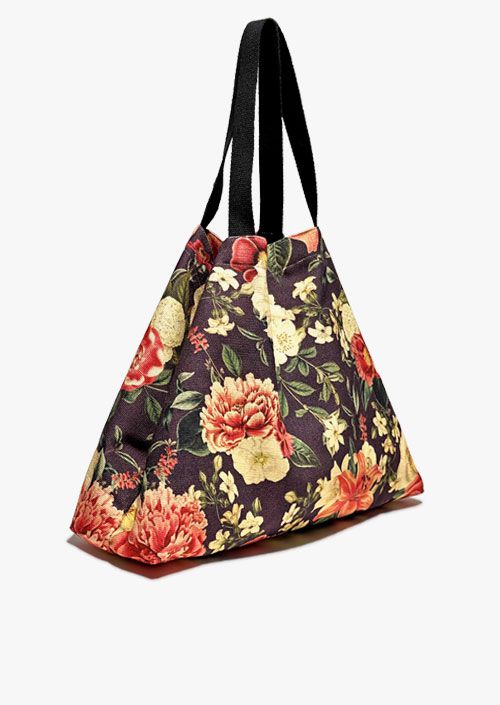 Large format bag with vintage flower design with dark background