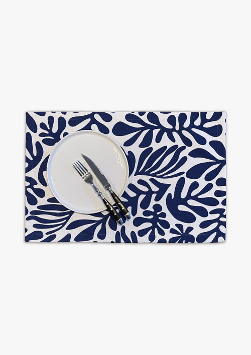 Cotton fabric placemat with blue and white organic shapes print