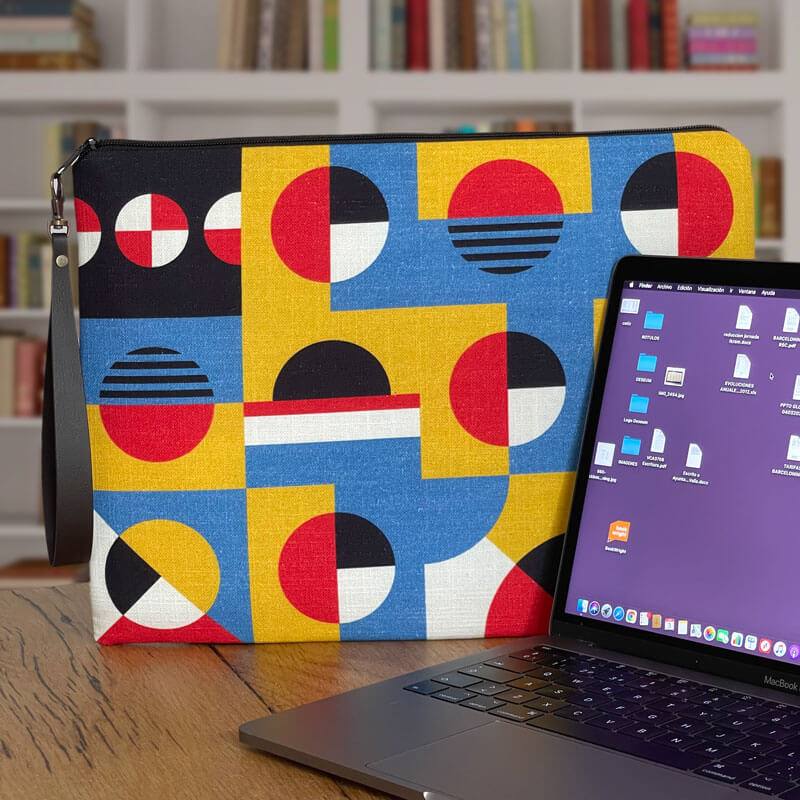 An elegant way to always carry your laptop with you
