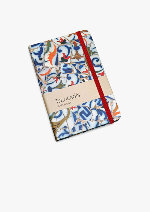 Llibreta de tapes dures i fulles ratllades amb disseny en blau, blanc i taronja