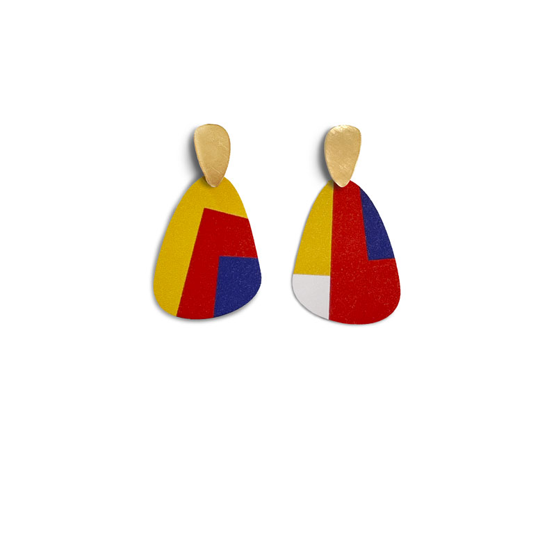Earrings with colorful design inspired by the Bauhaus school