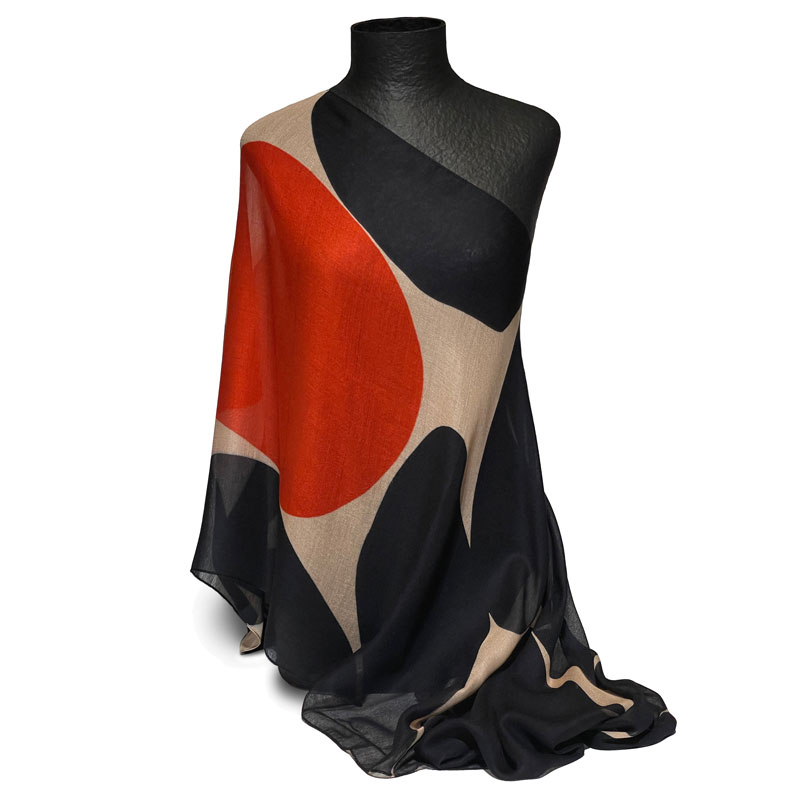 Foulard de lana, diseño de colores neutros y formas redondeadas y asimétricas